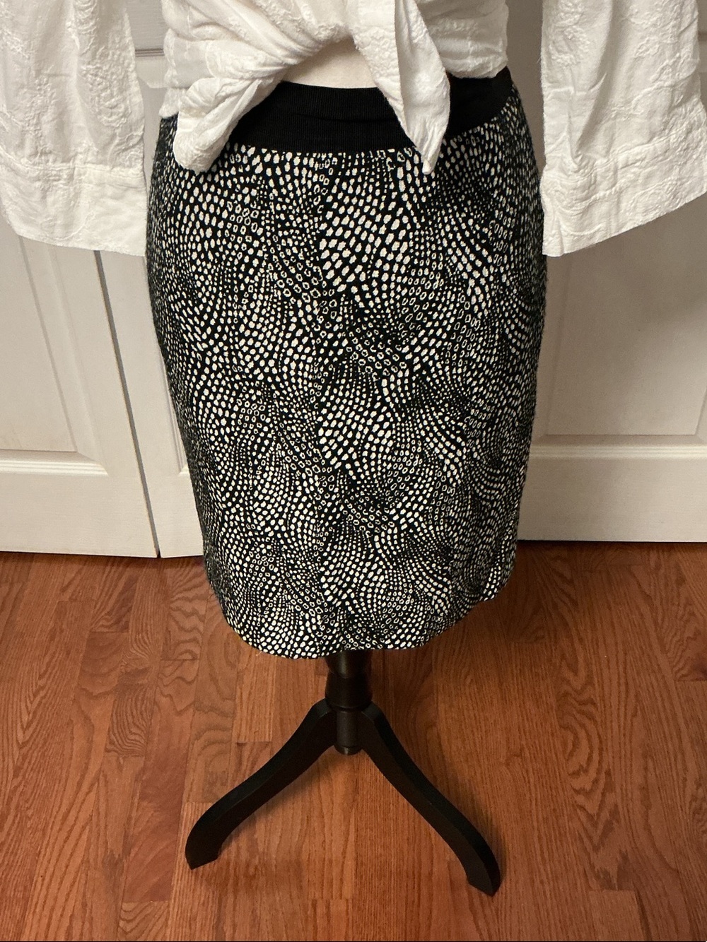 Ann Taylor Black and White Patterned Pencil Skirt